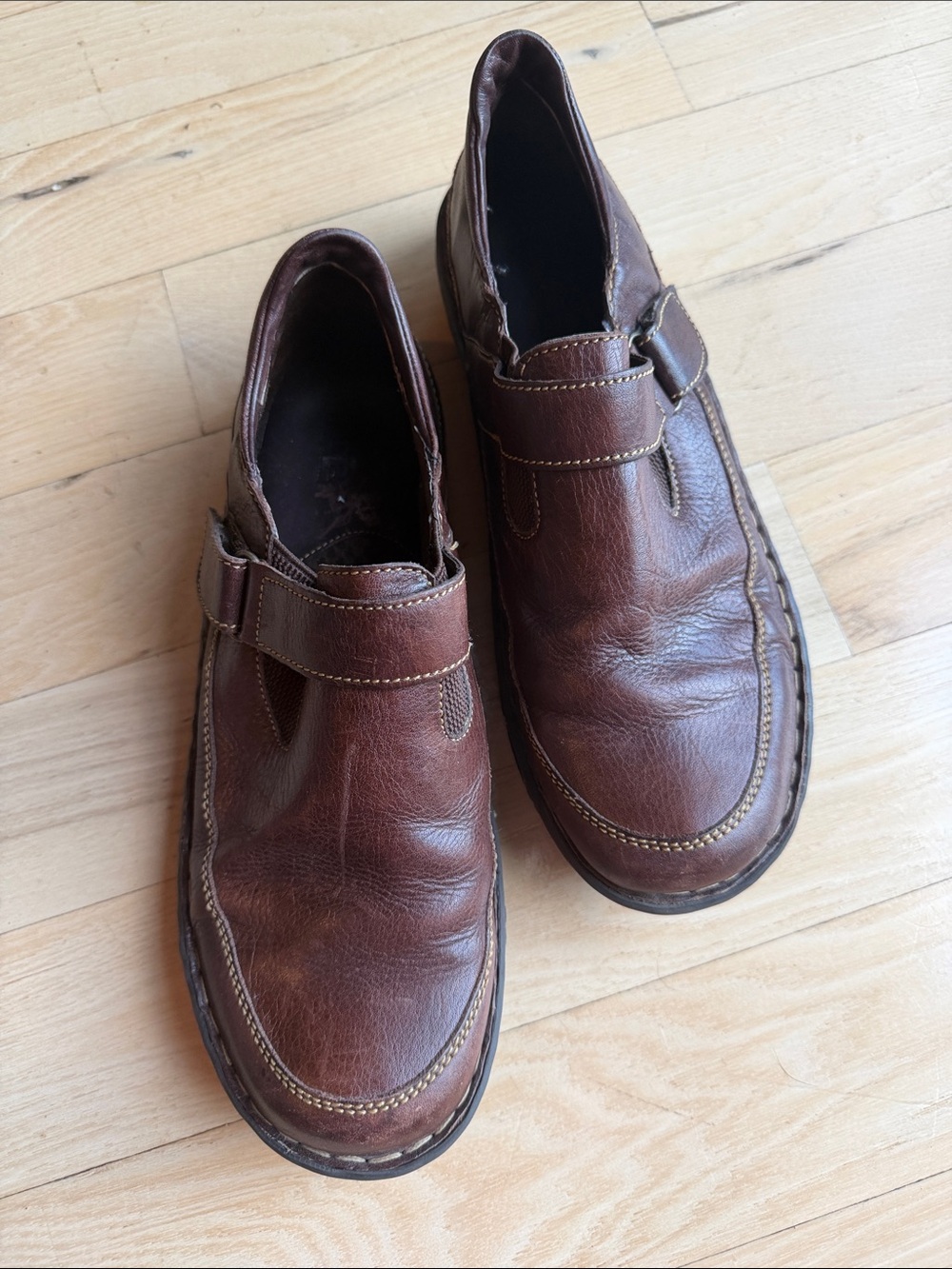 Born Brown Leather Slip-On Loop Adjustable Casual Sz 9 Shoes